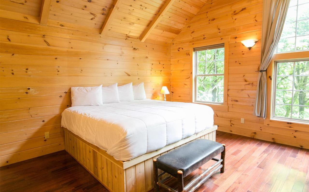 Wild Cherry Treehouse By Amish Country Lodging Millersburg Exterior foto