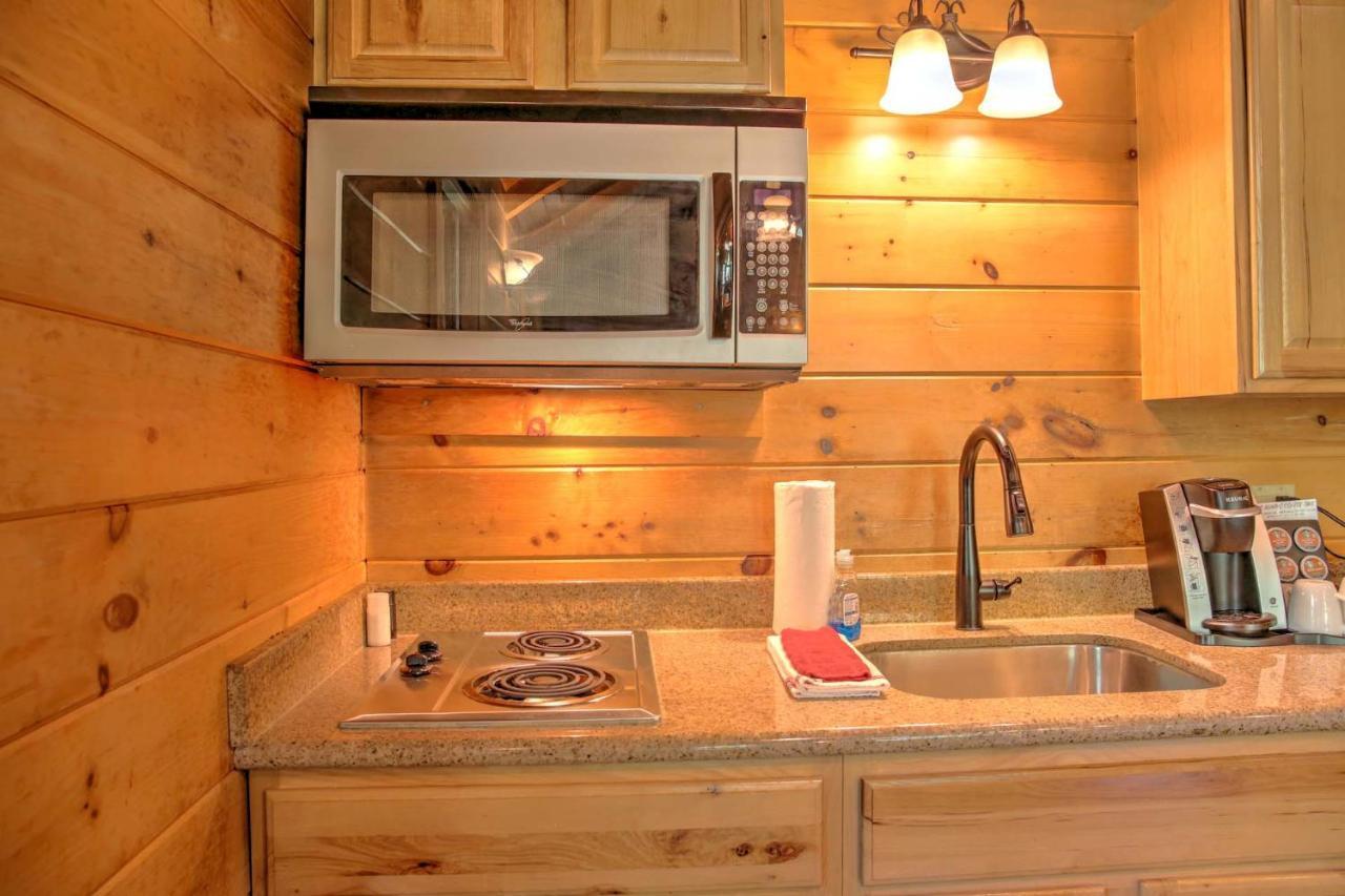 Wild Cherry Treehouse By Amish Country Lodging Millersburg Exterior foto